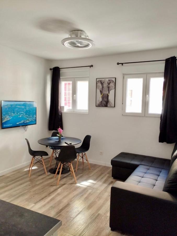 Apartamento Blanco Y Negro En El Centro Alicante Eksteriør billede