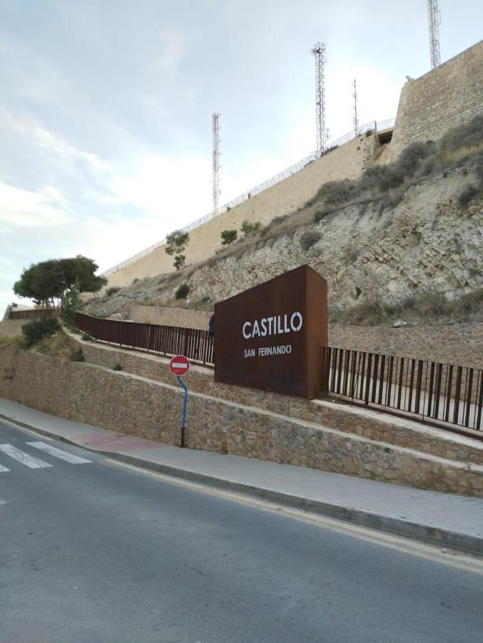 Apartamento Blanco Y Negro En El Centro Alicante Eksteriør billede