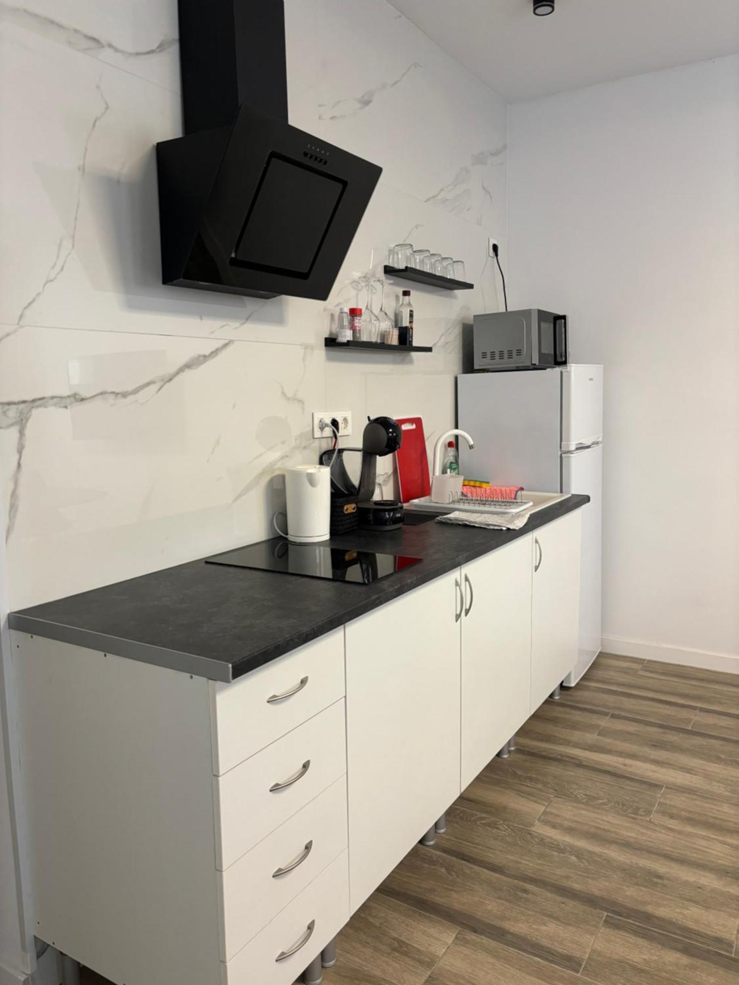 Apartamento Blanco Y Negro En El Centro Alicante Eksteriør billede