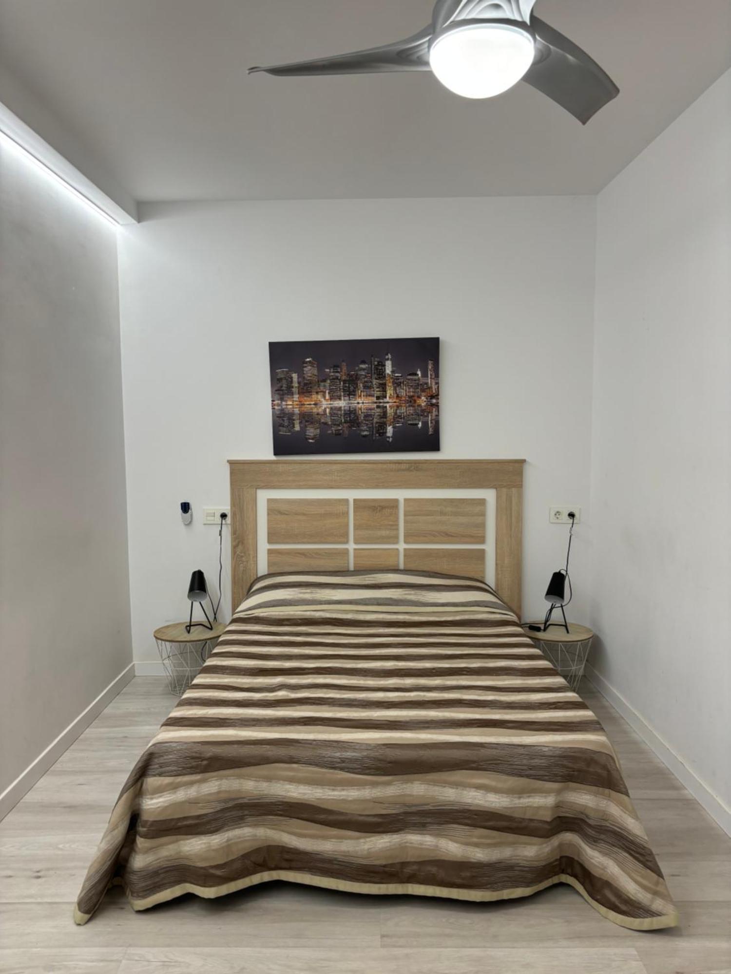 Apartamento Blanco Y Negro En El Centro Alicante Eksteriør billede