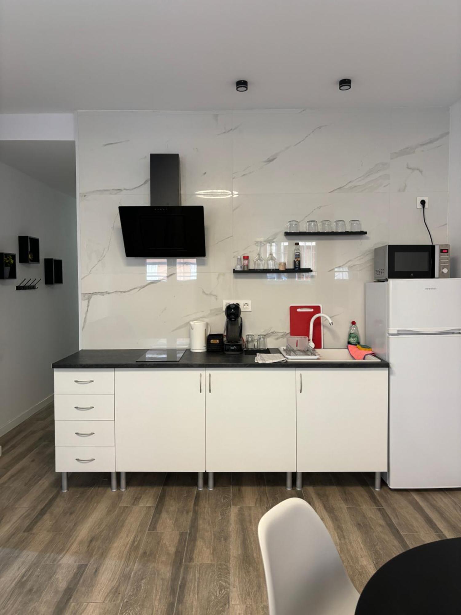 Apartamento Blanco Y Negro En El Centro Alicante Eksteriør billede