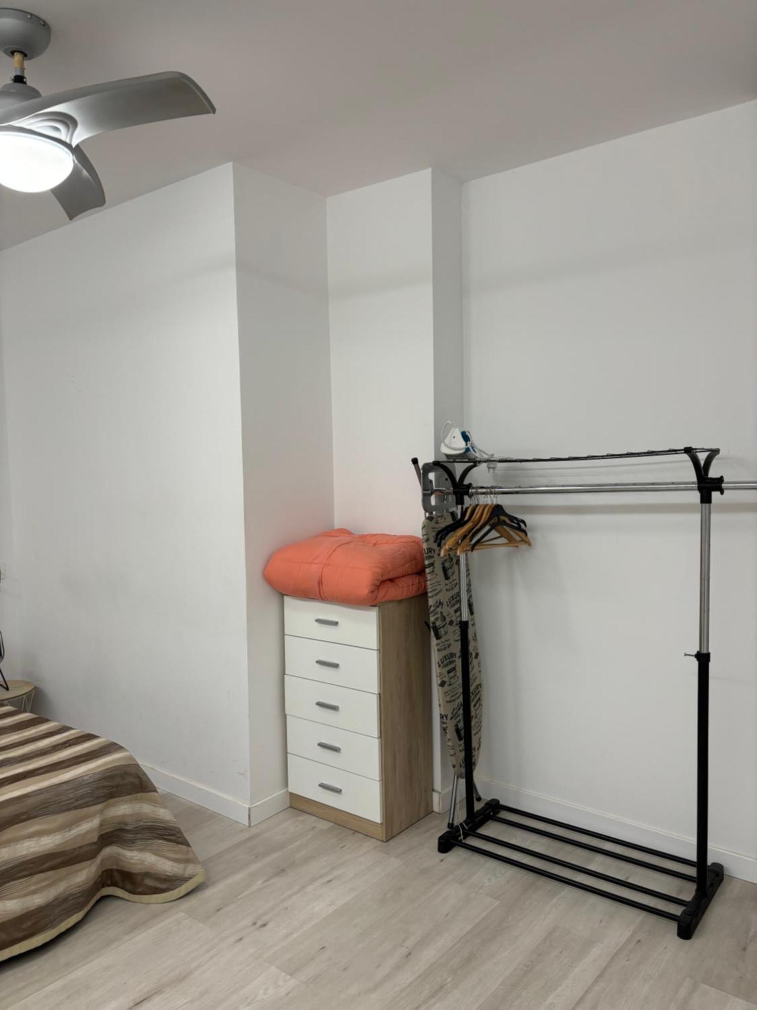 Apartamento Blanco Y Negro En El Centro Alicante Eksteriør billede