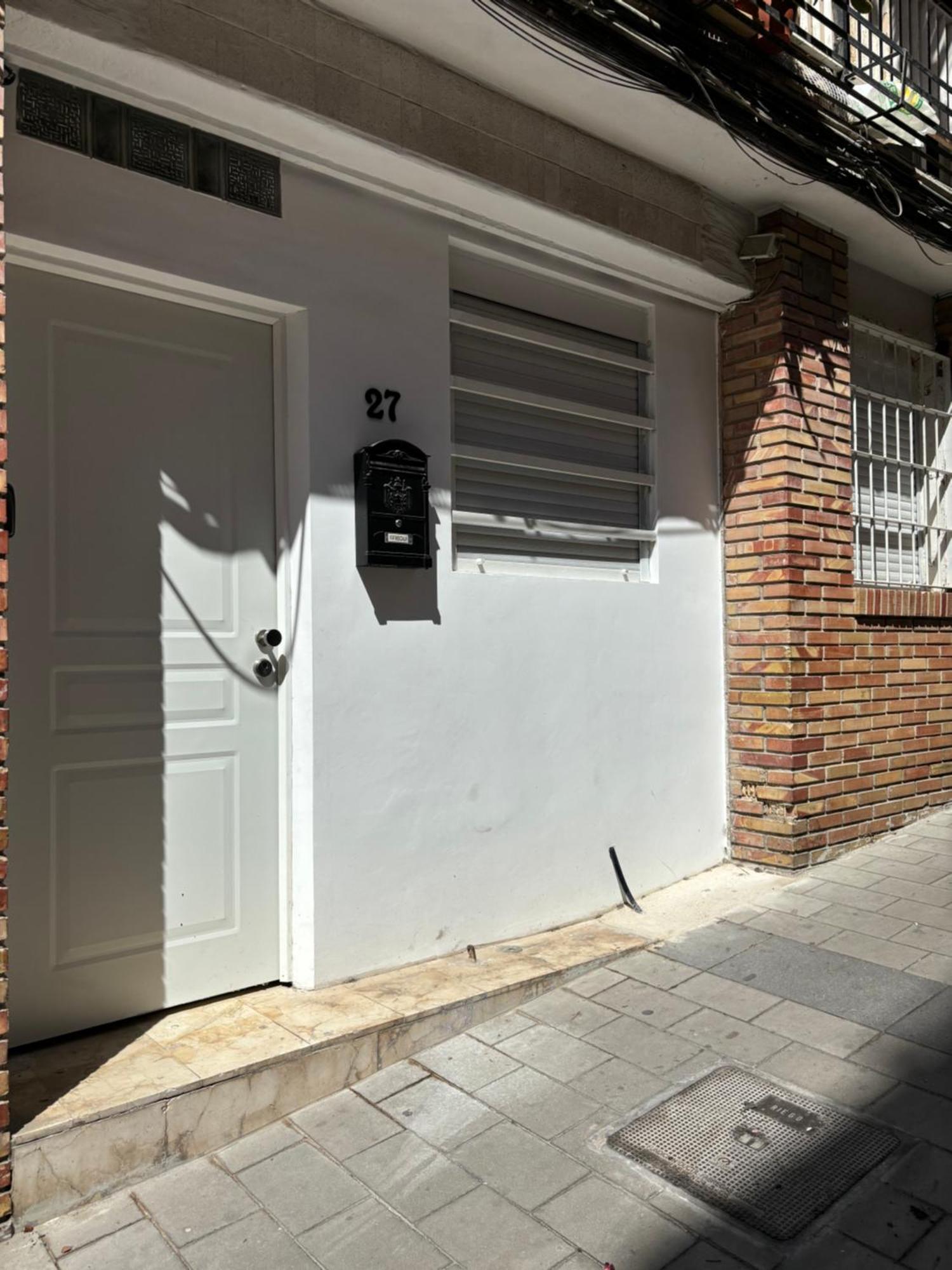 Apartamento Blanco Y Negro En El Centro Alicante Eksteriør billede